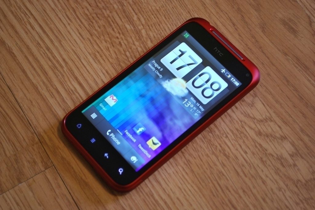 HTC Incredible S 08
