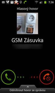 Obrazovka, oznamující příchozí hovor