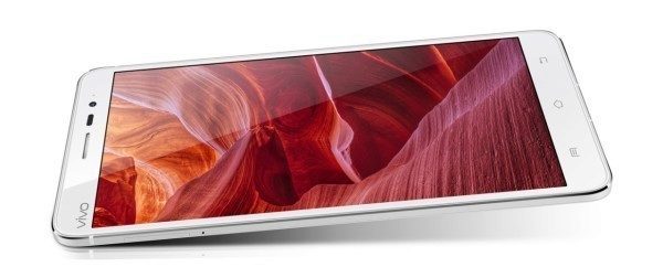 Čínský drak Xplay 3S od společnosti Vivo disponuje displejem s 2K rozlišením