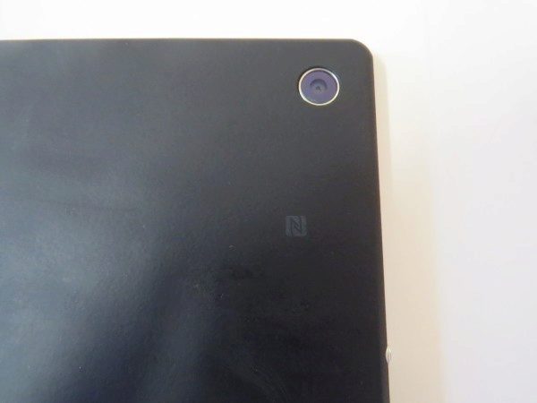 Sony Xperia Z2 Tablet zadní strana