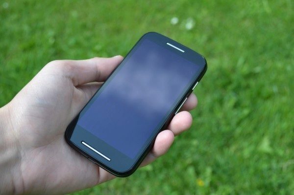 Motorola Moto E vypadá elegantně 