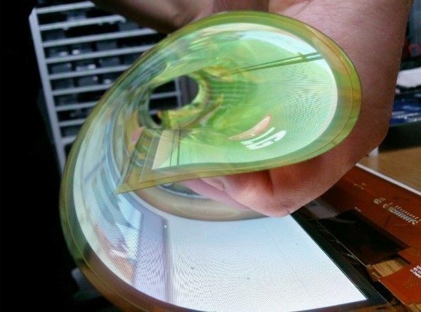 LG vyvinulo 18palcový displej, který lze srolovat do ruličky