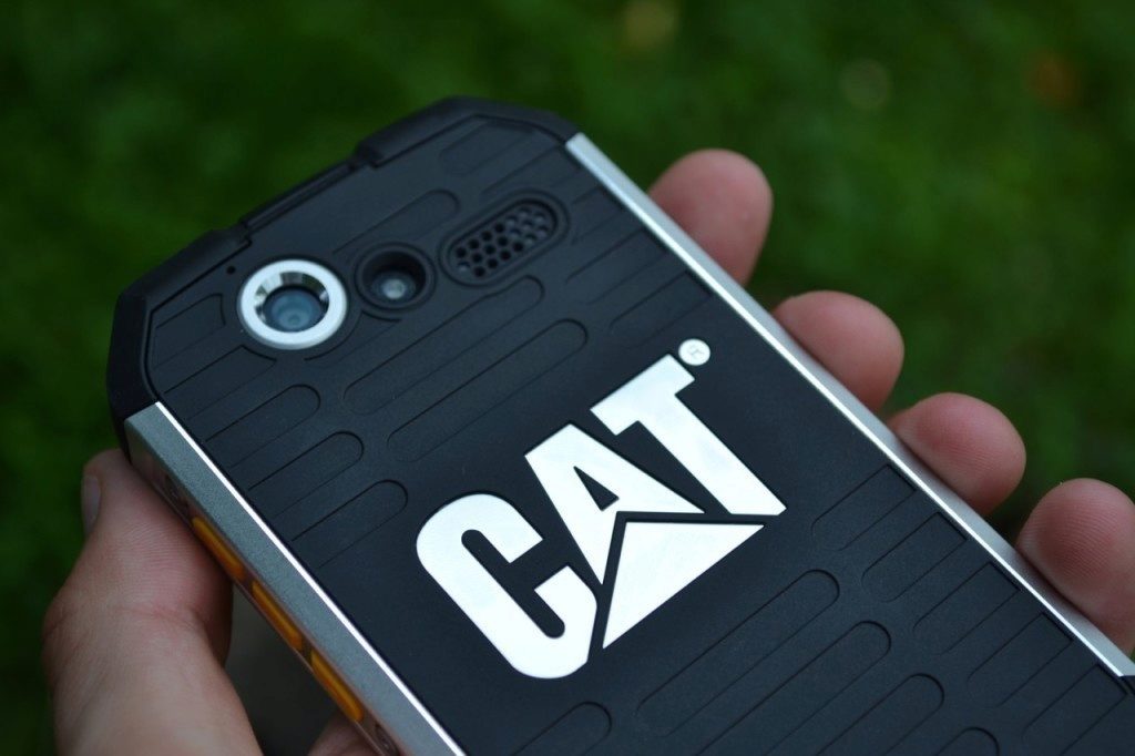 cat b15q zadni strana 4