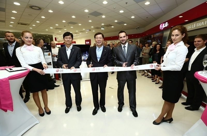 lg showroom4