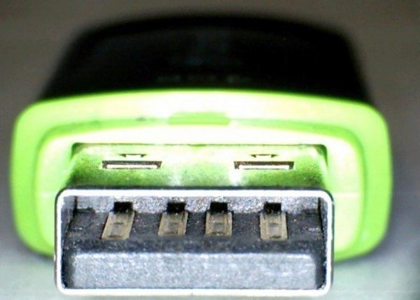 Ochranou je nezapojovat do svého PC neznámá zařízení