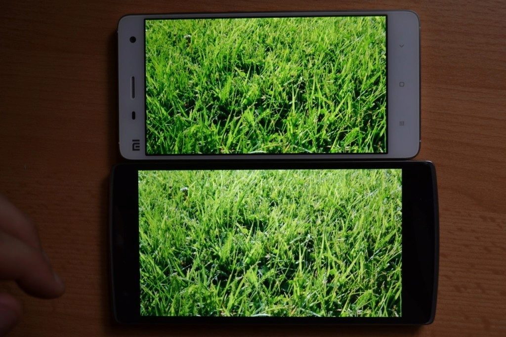 xiaomi mi4 vs oneplus one displej 3