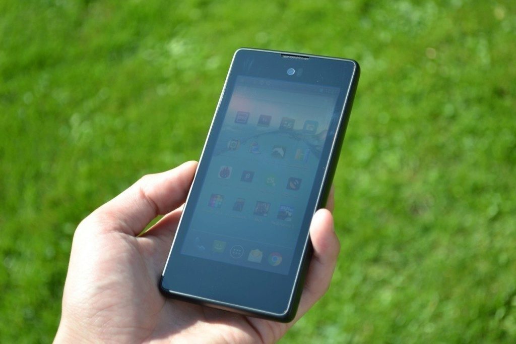 yotaphone c9660 predni strana 2