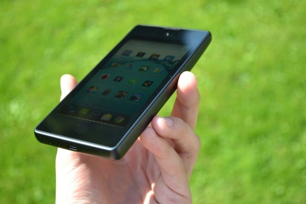 yotaphone c9660 predni strana 6