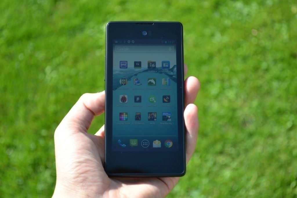 yotaphone c9660 predni strana 7
