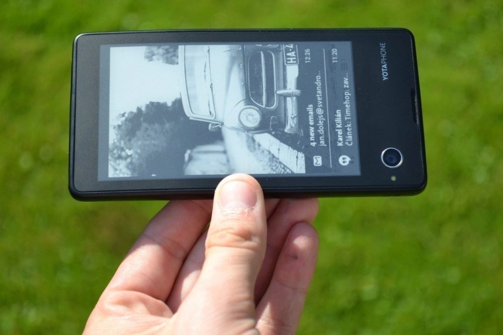 yotaphone c9660 zadni strana 8
