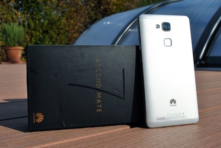 huawei-ascend-mate-7-pohled-na-telefon-2