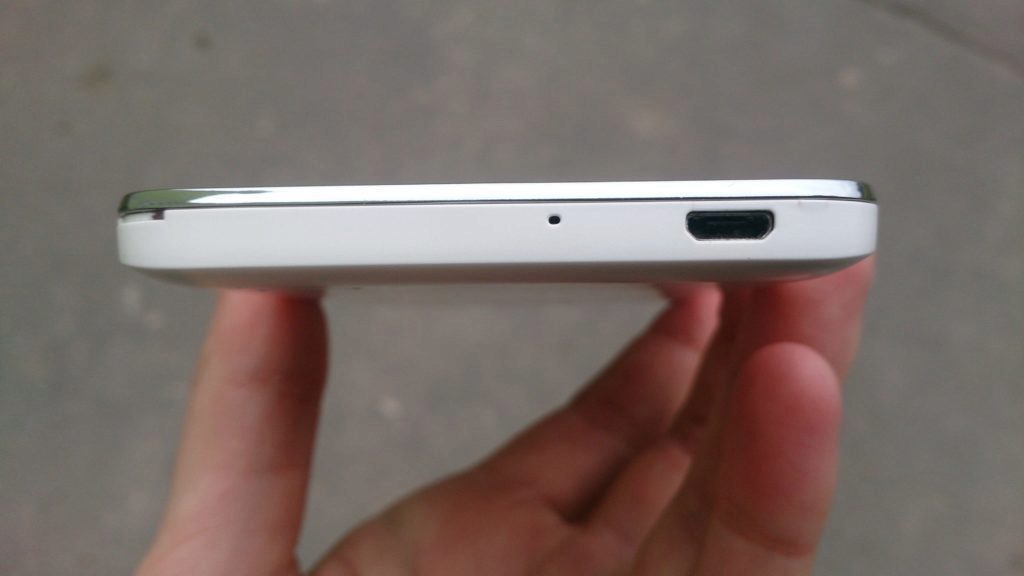 Huawei G630 microUSB konektor