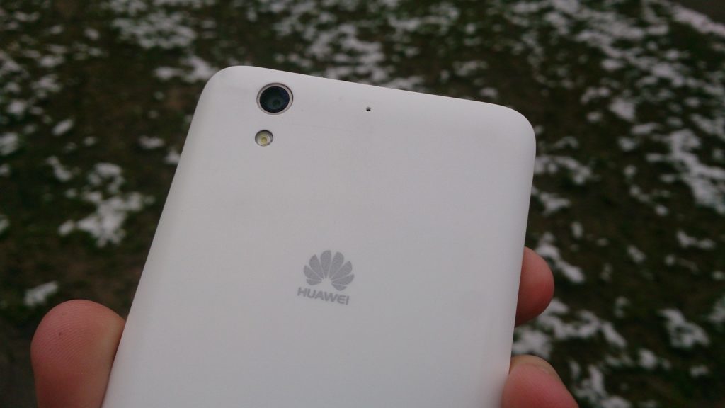 Huawei G630 záda telefonu fotoaparát a blesk