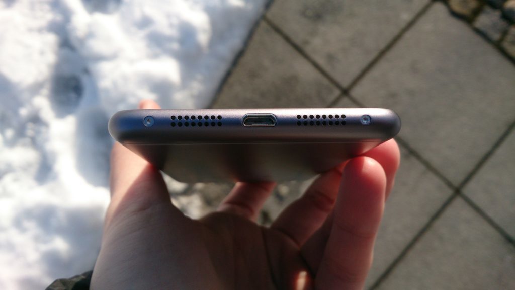 Lenovo S90 mikrofon hlasitý reproduktor micro USB konektor