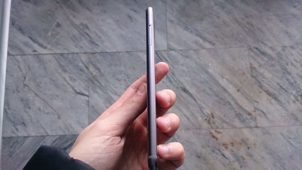 Lenovo S90 slot pro SIM karty