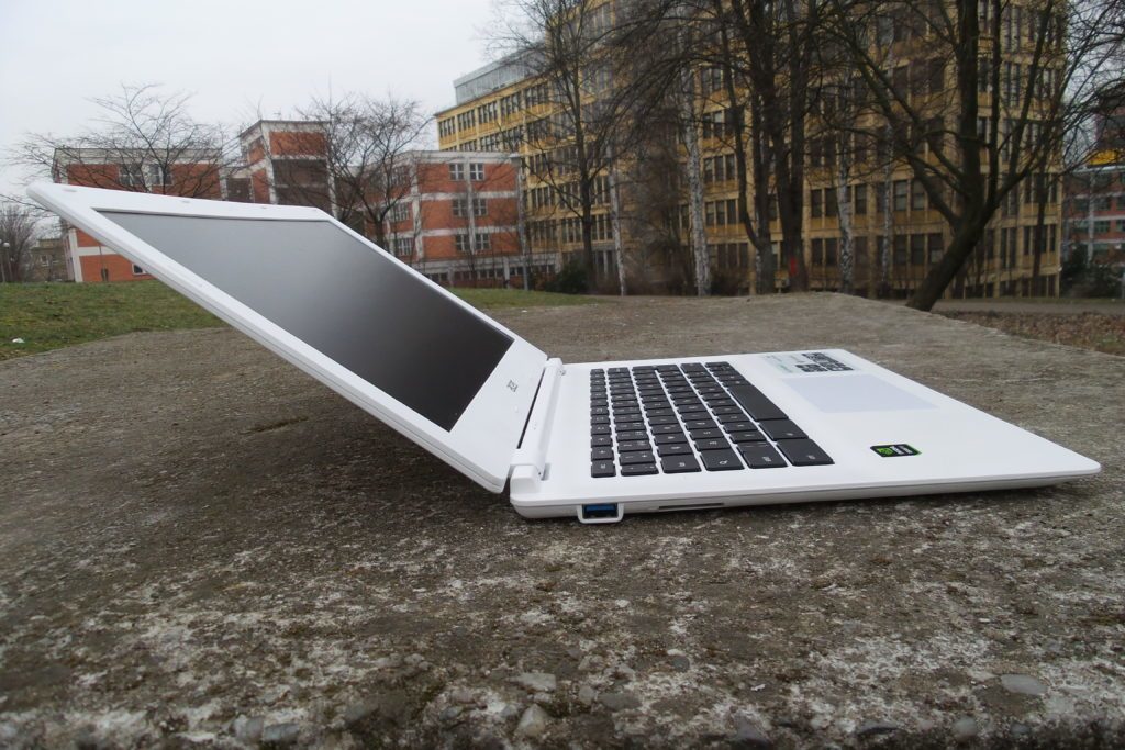 Acer Chromebook 13 otevřený levá