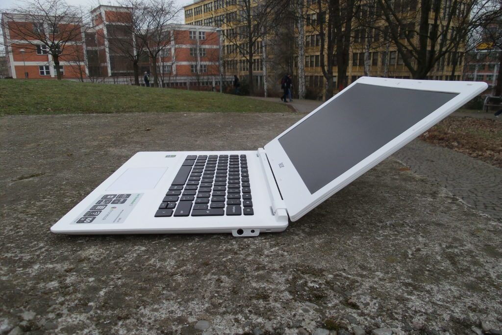 Acer Chromebook 13 otevřený pravá