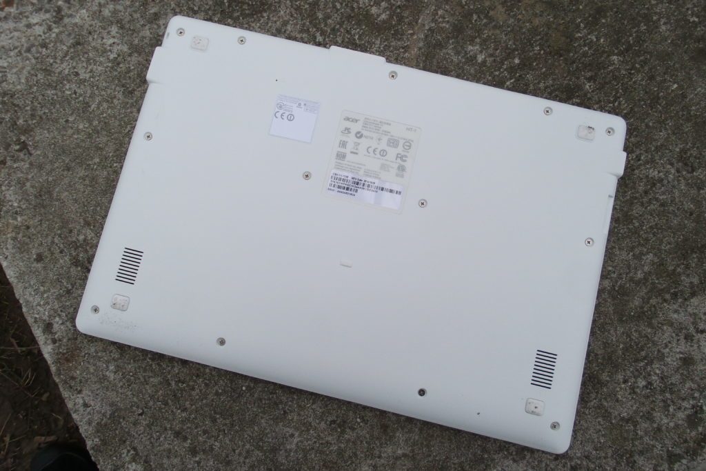 Acer Chromebook 13 spodek