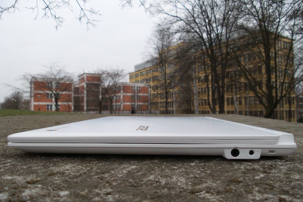 Chromebook 13 konektory levá strana