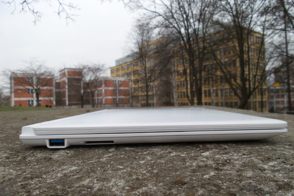 Chromebook 13 konektory pravá strana