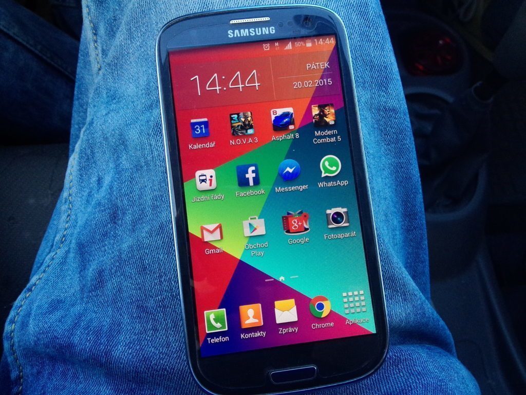 Samsung Galaxy s3 neo přední strana 2