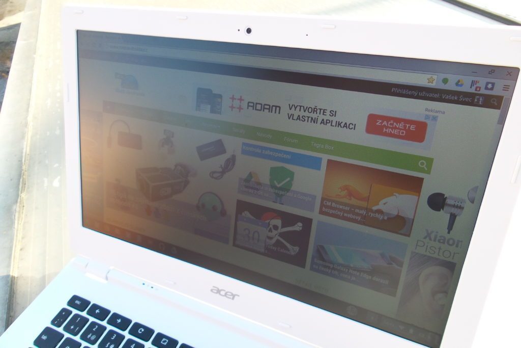 chromebook 13 čitelnost na slunci