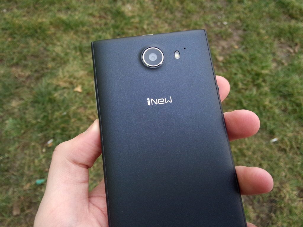 iNew V3 Plus záda telefonu fotoaparát blesk1