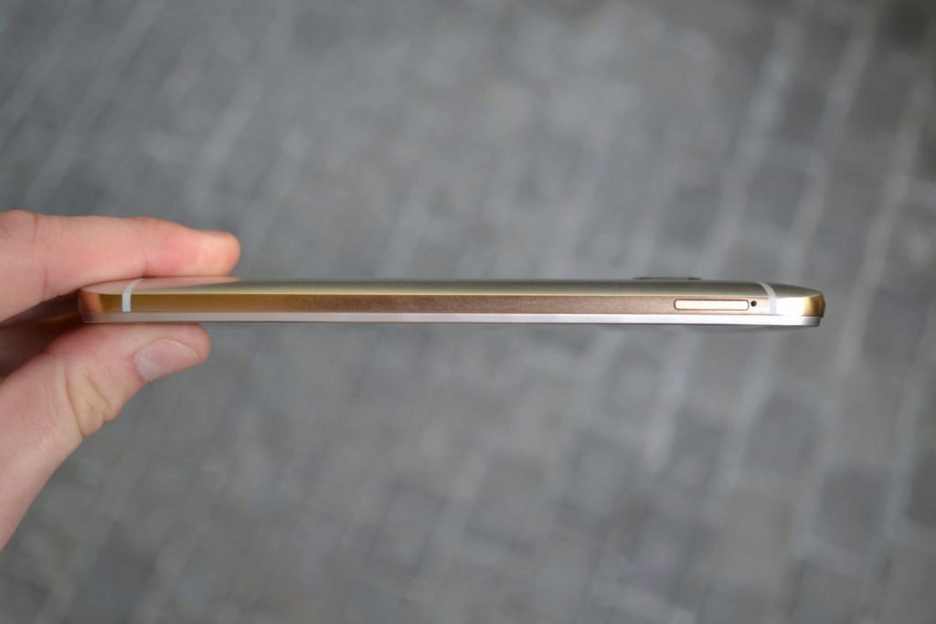 HTC One M9 konstrukce 11
