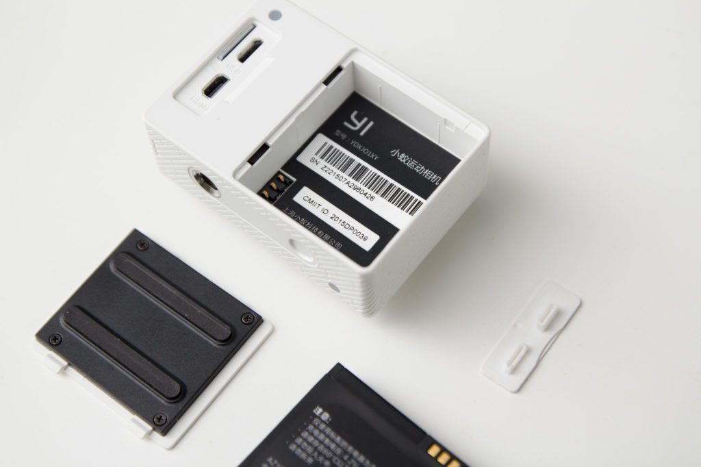 Xiaomi Yi baterie a konektivita