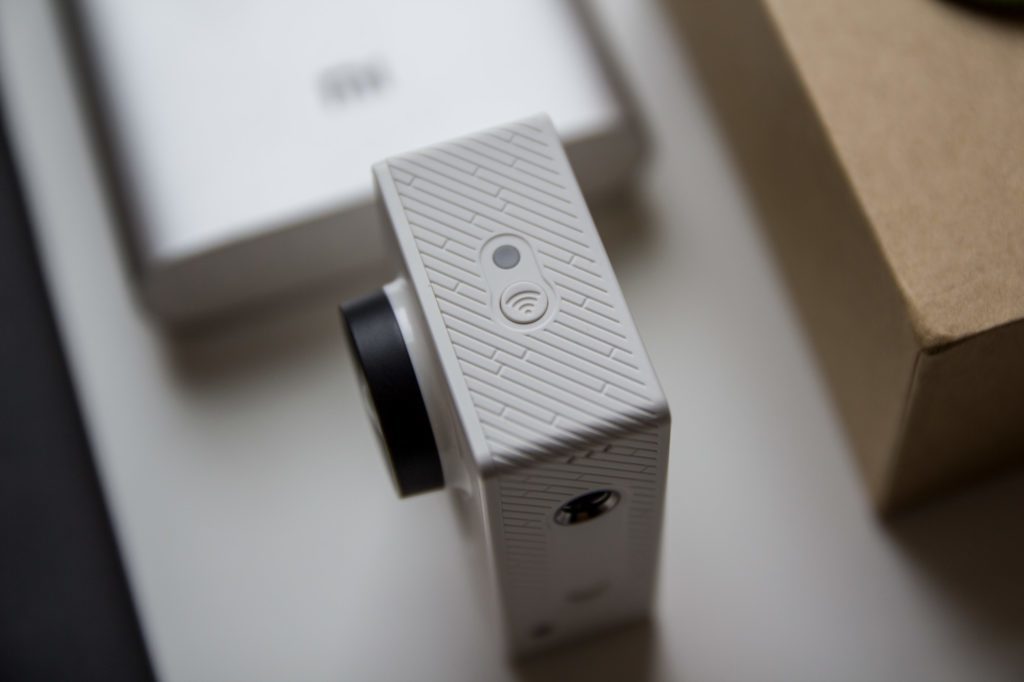 Xiaomi Yi tlacitko wifi