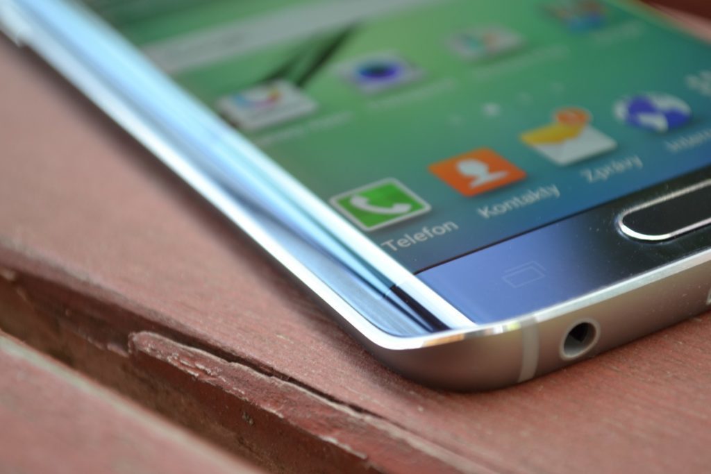 Samsung Galaxy S6 Edge konstrukce 7