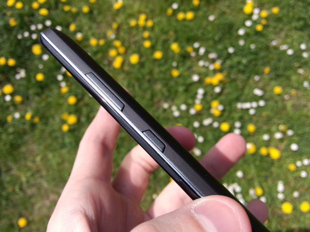 Lenovo A5000 kolébka hlasitosti vypínací tlačítko