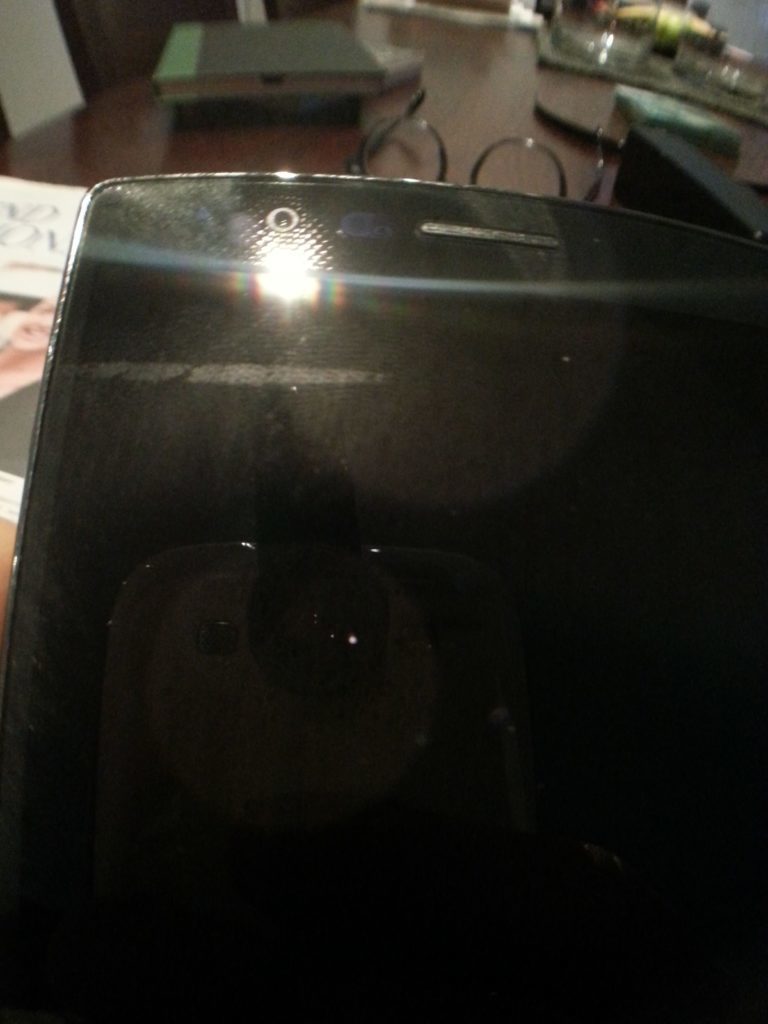 Jedny z prvních snímků, dokumentujících čáry na obrazovce LG G4