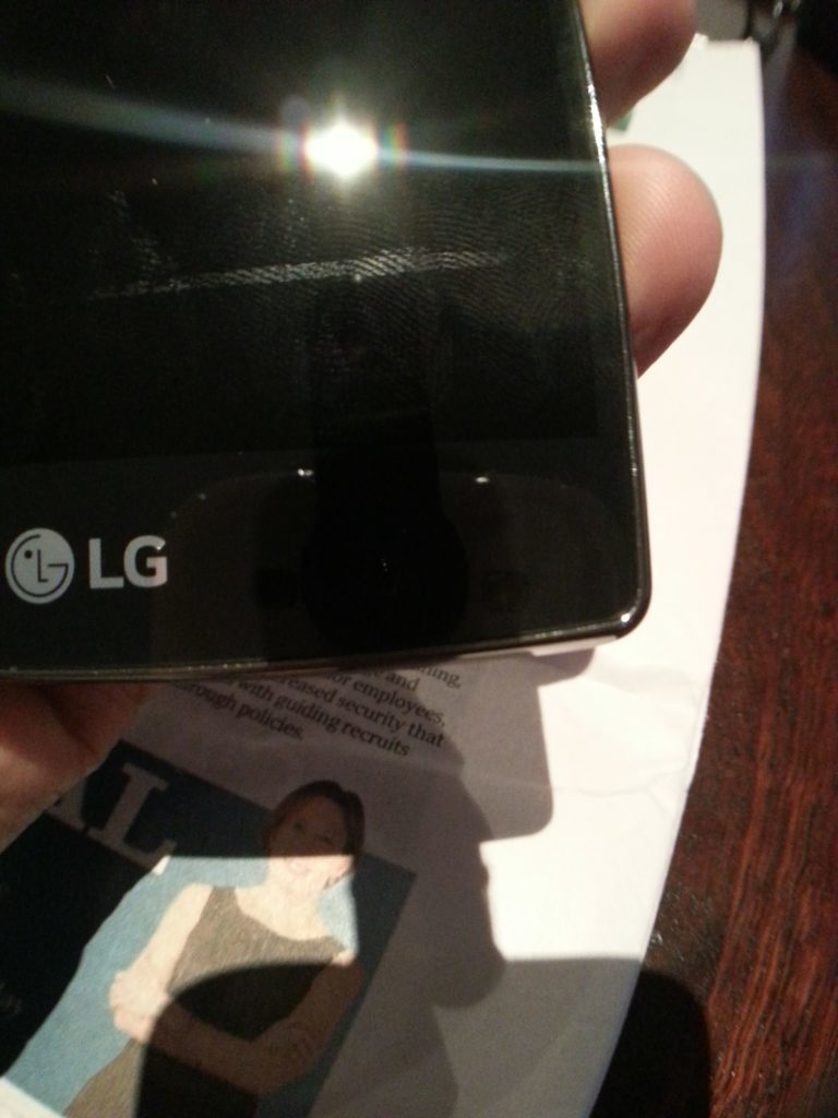 Jedny z prvních snímků, dokumentujících čáry na obrazovce LG G4
