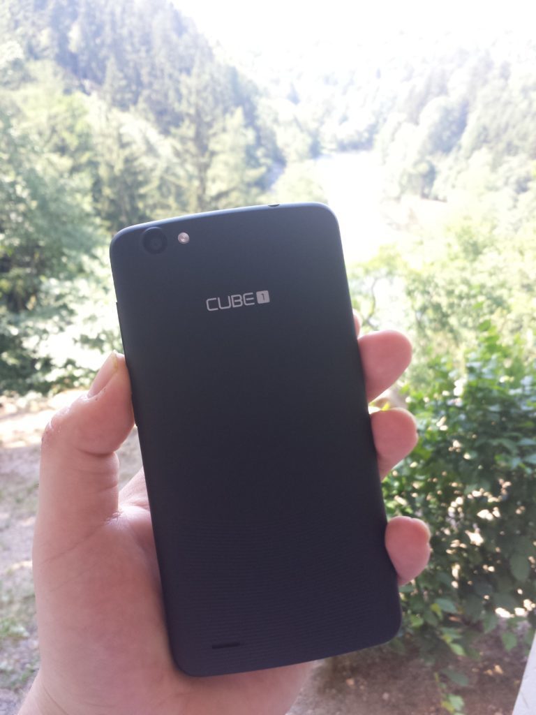 CUBE1 S700 Zadní strana telefonu e1437842880782