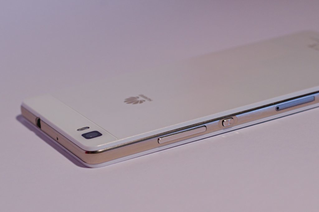 Huawei P8 Lite bok