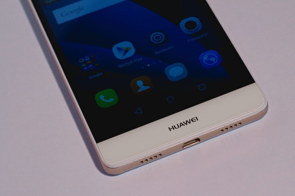 Huawei P8 Lite přední strana logo