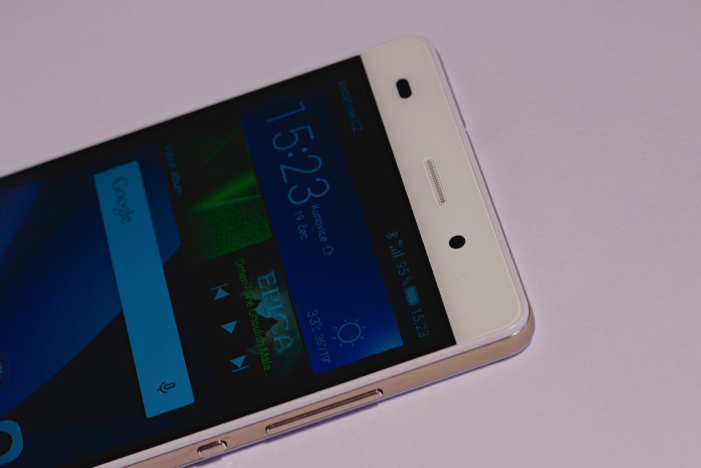 Huawei P8 Lite přední strana senzory foťák