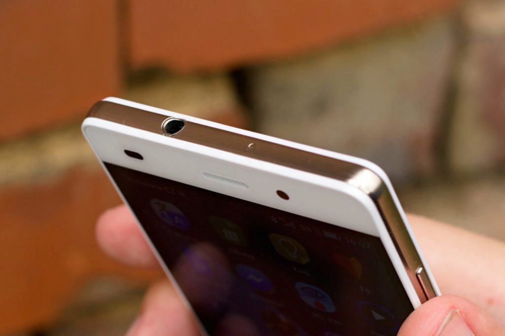 Huawei P8 Lite vrch