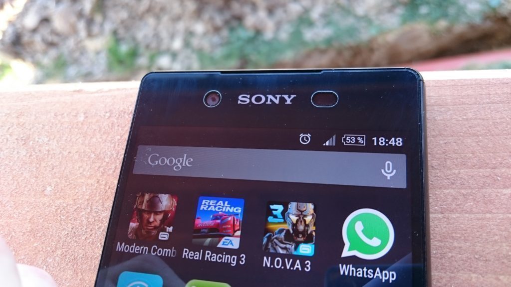 Sony Xperia Z3 horní reproduktor