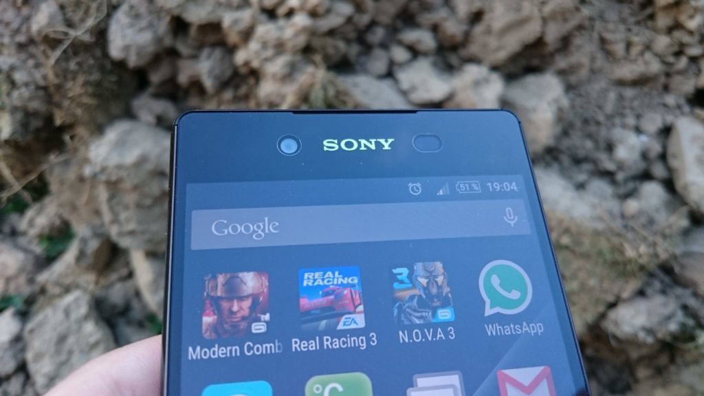 Sony Xperia Z3 přední fotoaparát reproduktor pro volání senzory dioda1