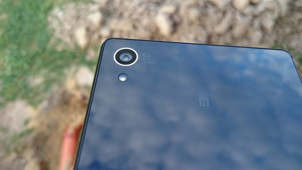 Sony Xperia Z3 zadní fotoaparát a LED dioda1