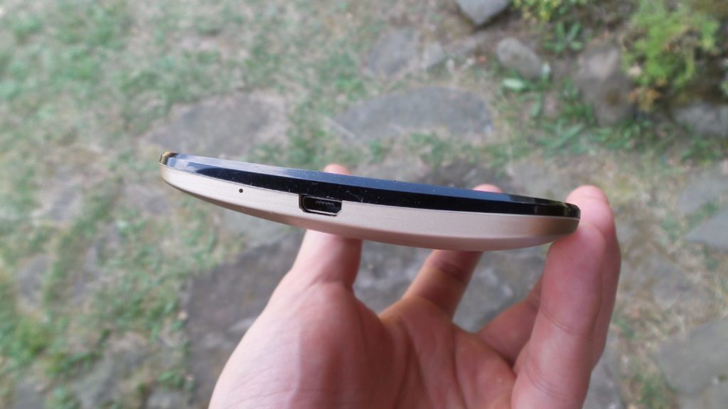 Asus Zenfone 2 microUSB konektor