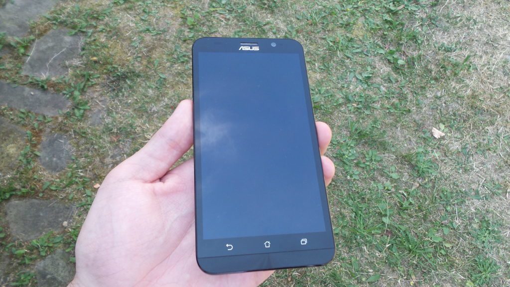 Asus Zenfone 2 přední strana1