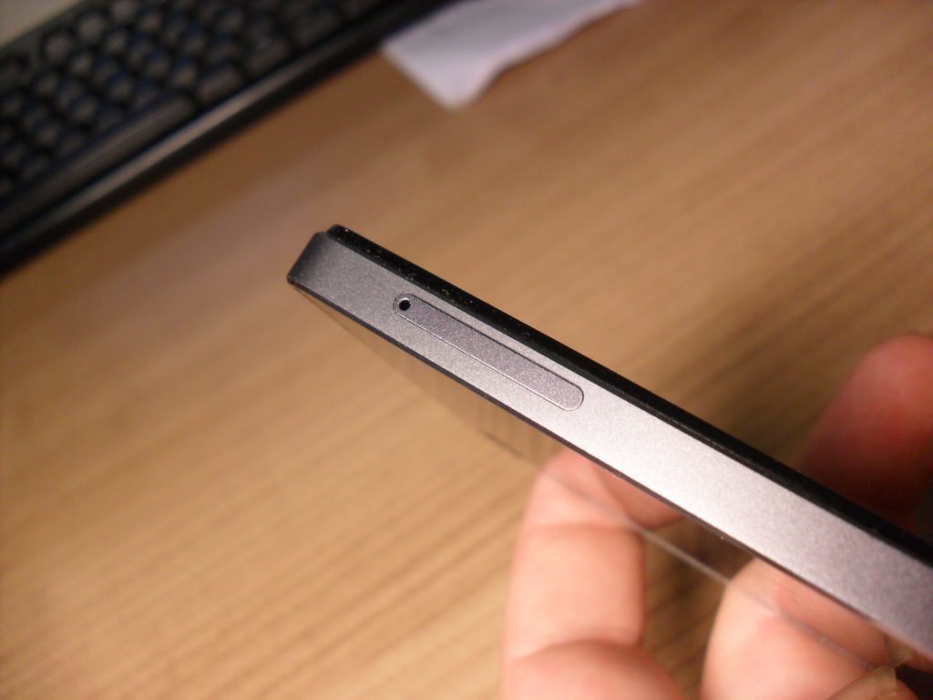 Lenovo Vibe Shot - levý bok