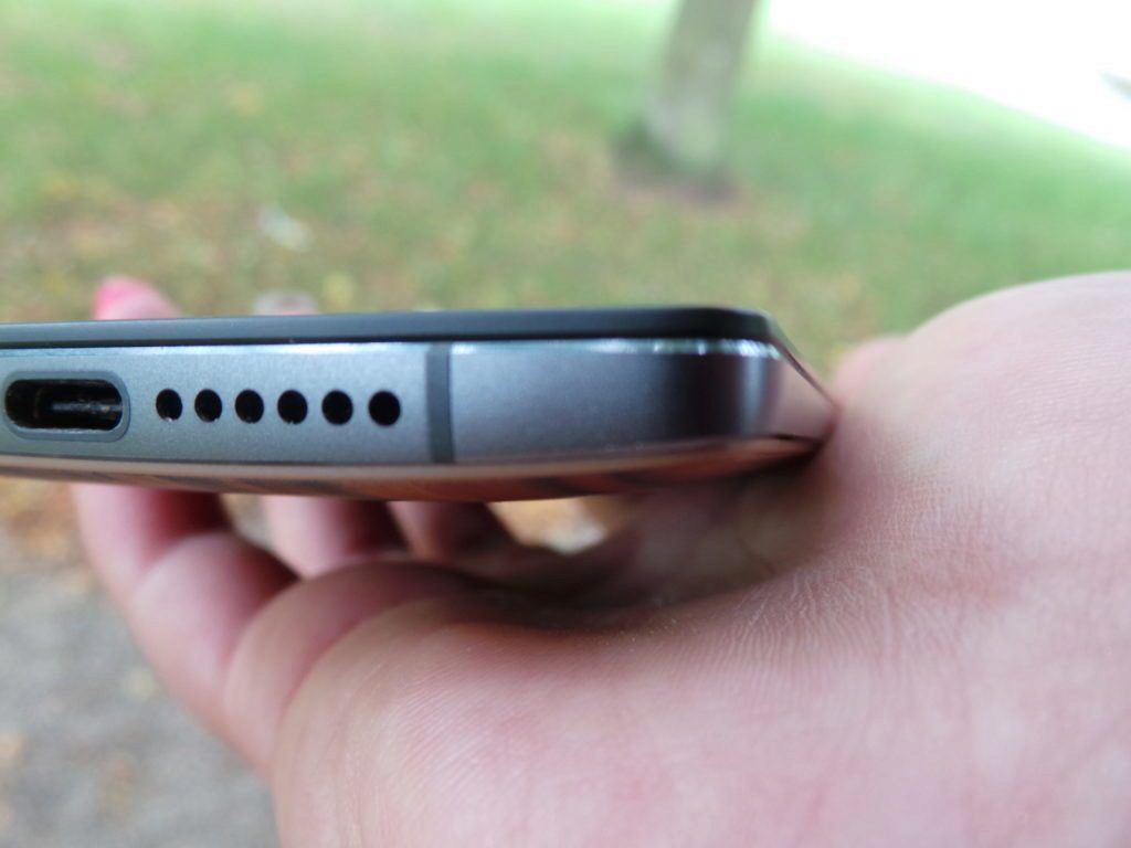 OnePlus 2 Spodní strana konektor USB typu C hlasitý reproduktor