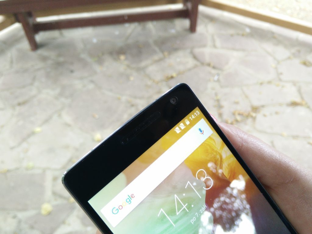 OnePlus 2 reproduktor LED dioda čočka fotoaparátu