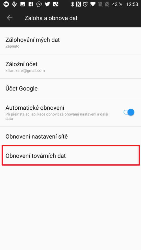 Použijte volbu Obnovení továrních dat