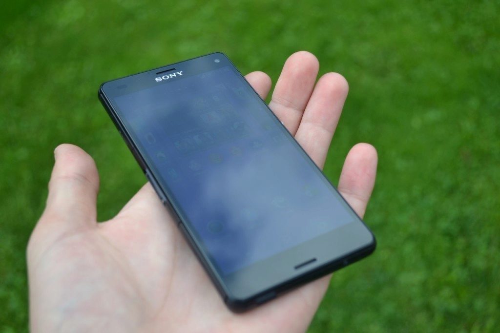sony xperia z3 compact predni strana telefonu 10