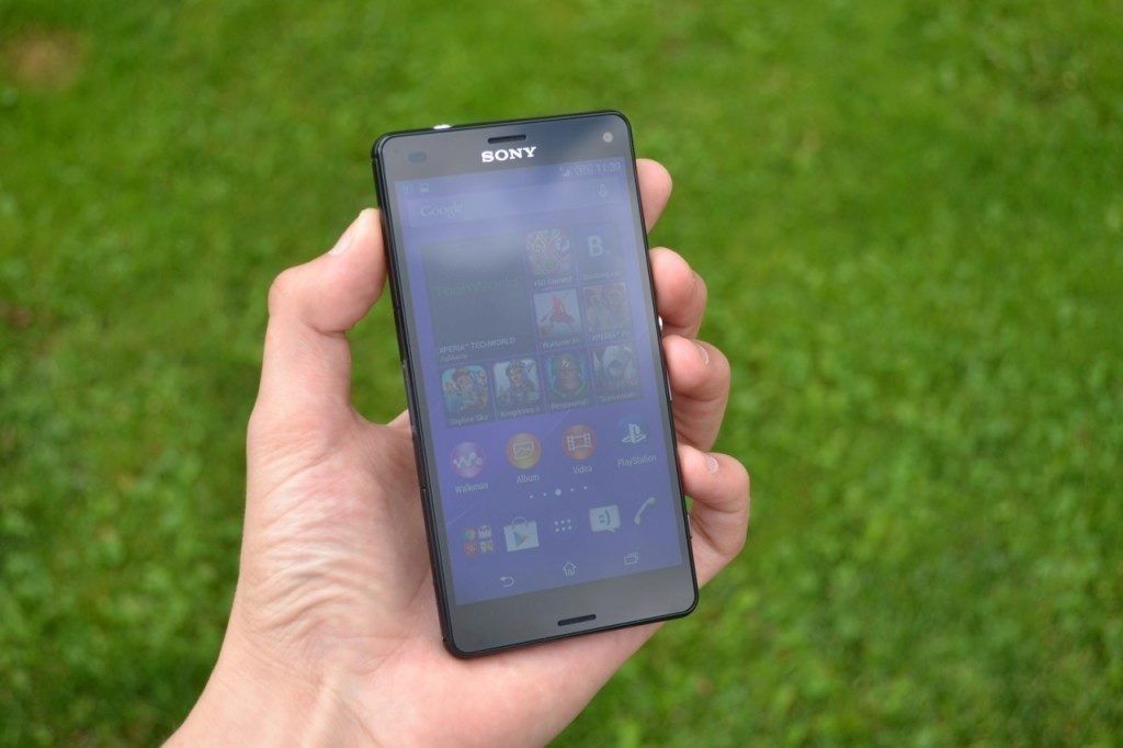 sony xperia z3 compact predni strana telefonu 2